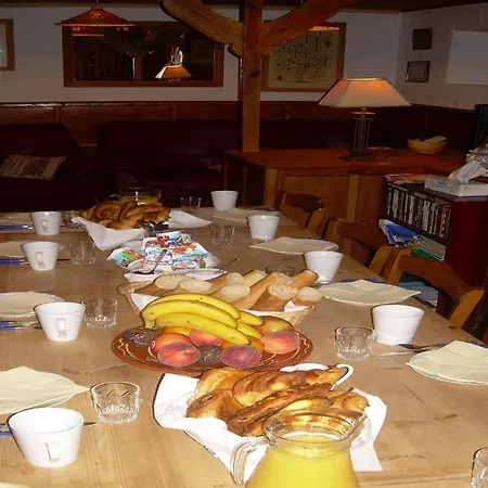Le Mesnil De Bed & Breakfast *