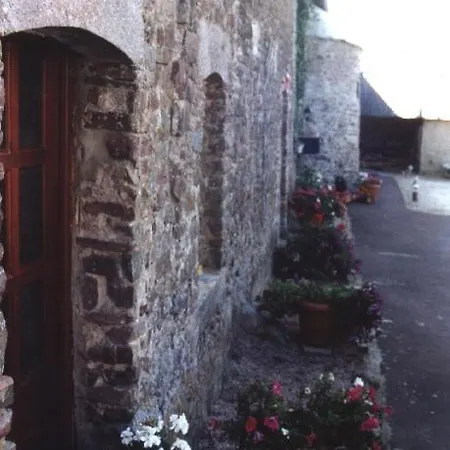 Le Mesnil De Creances